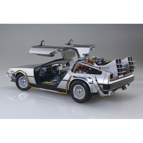 Time Machine From Back to the Future 1/24 Model (Part 1)